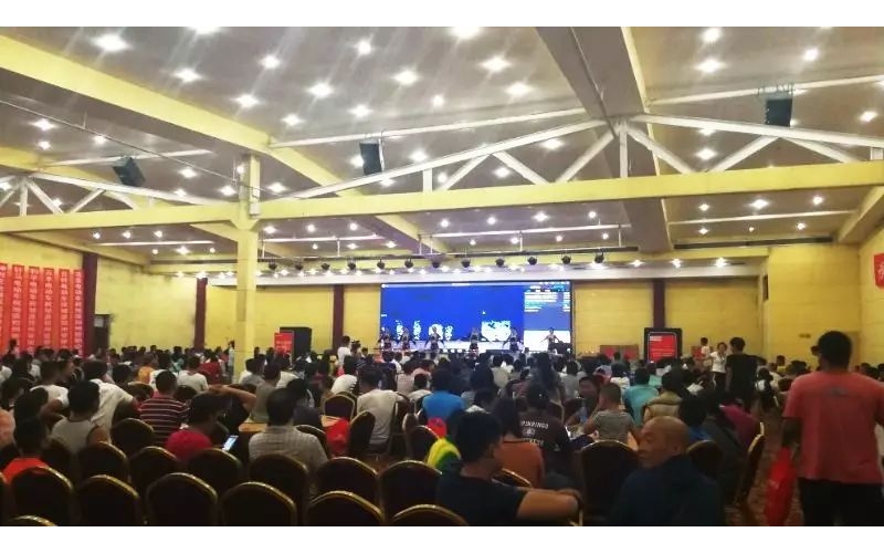 鄭州客戶答謝會太火爆!近1000人參會！半個小時訂貨突破1萬組！